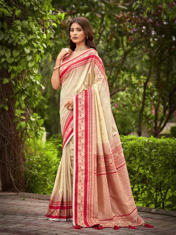 Manohari_Womens_Most_Trendy_Banarasi_Satin_Silk_Woven_Creamy_Beige_And_Red_Saree_With_Heavy_Jacquard_Work_Saree_With_Blouse_Piece