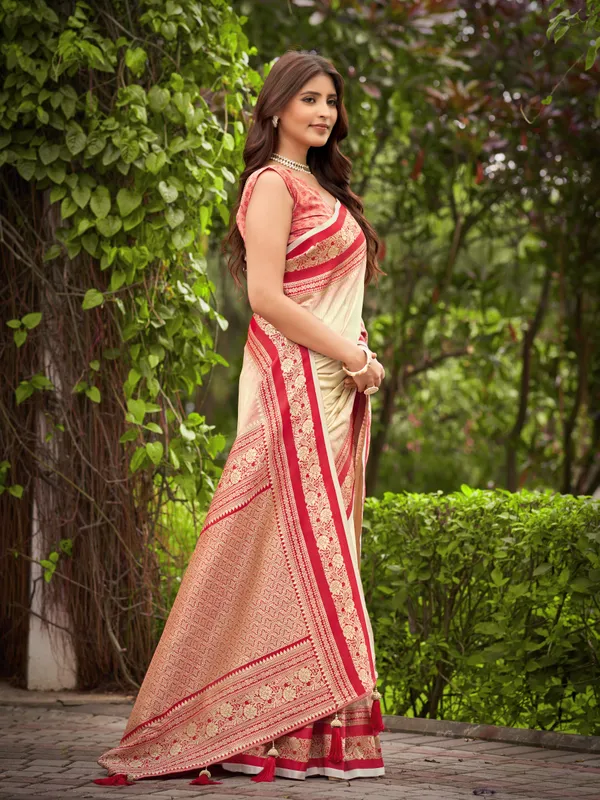 Manohari_Womens_Most_Trendy_Banarasi_Satin_Silk_Woven_Creamy_Beige_And_Red_Saree_With_Heavy_Jacquard_Work_Saree_With_Blouse_Piece