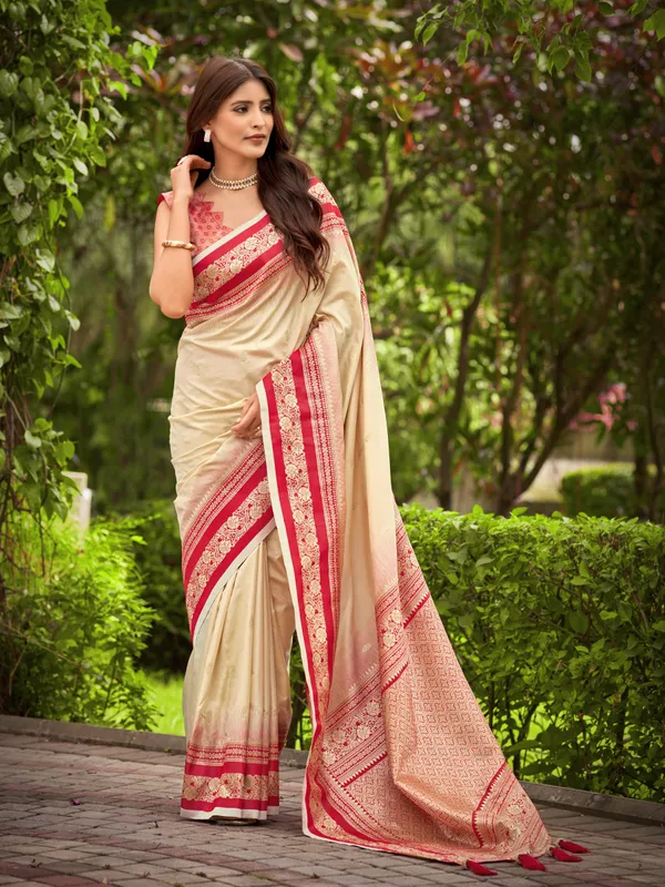 Manohari_Womens_Most_Trendy_Banarasi_Satin_Silk_Woven_Creamy_Beige_And_Red_Saree_With_Heavy_Jacquard_Work_Saree_With_Blouse_Piece