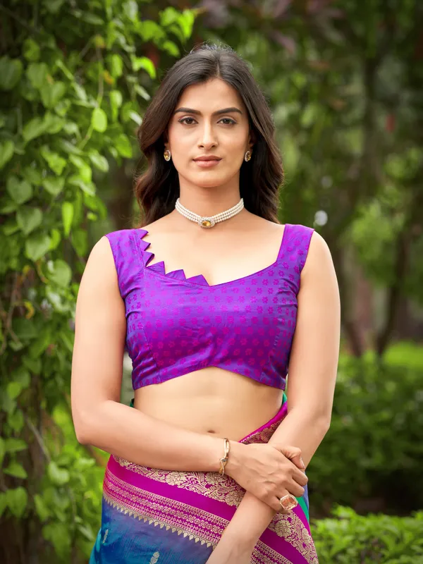 Manohari_Womens_Most_Trendy_Banarasi_Satin_Silk_Woven_Deep_Blue_And_Pink_Saree_With_Heavy_Jacquard_Work_Saree_With_Blouse_Piece
