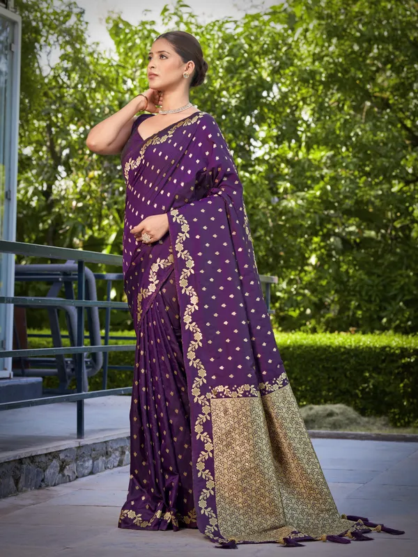 Manohari_Womens_Most_Trendy_Banarasi_Satin_Silk_Woven_Dark_Purple_Saree_With_Heavy_Jacquard_Work_Saree_With_Blouse_Piece