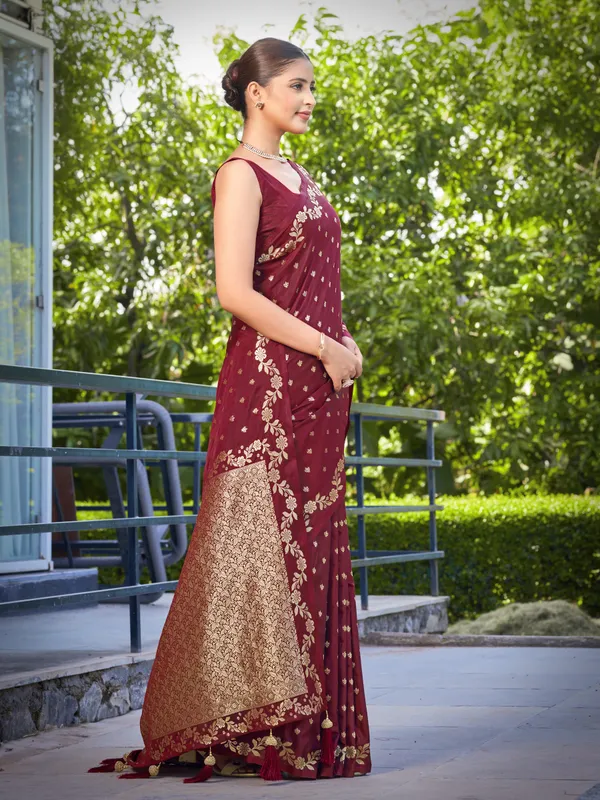 Manohari_Womens_Most_Trendy_Banarasi_Satin_Silk_Woven_Dark_Maroon_Saree_With_Heavy_Jacquard_Work_Saree_With_Blouse_Piece
