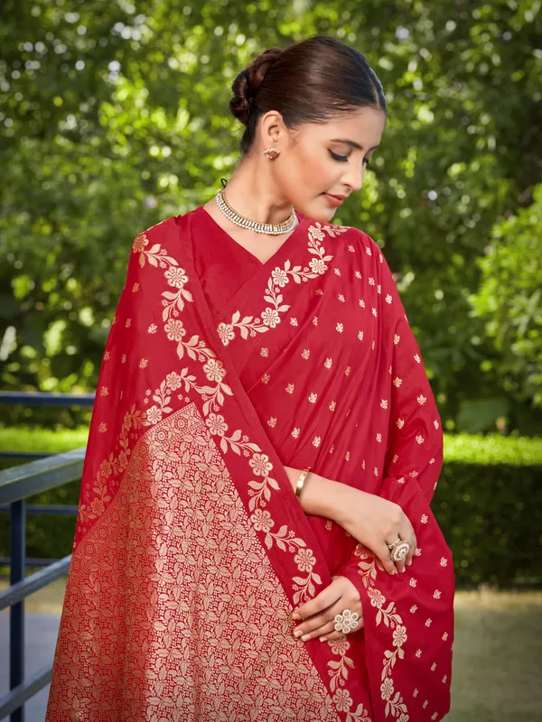 Manohari_Womens_Most_Trendy_Banarasi_Satin_Silk_Woven_Red_Saree_With_Heavy_Jacquard_Work_Saree_With_Blouse_Piece