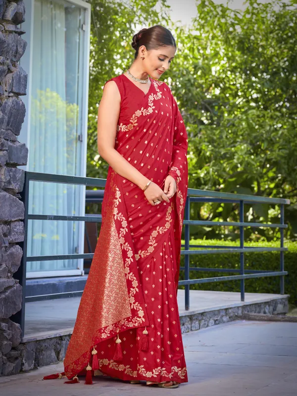 Manohari_Womens_Most_Trendy_Banarasi_Satin_Silk_Woven_Red_Saree_With_Heavy_Jacquard_Work_Saree_With_Blouse_Piece
