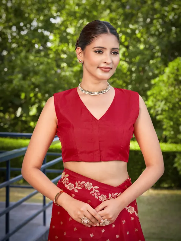Manohari_Womens_Most_Trendy_Banarasi_Satin_Silk_Woven_Red_Saree_With_Heavy_Jacquard_Work_Saree_With_Blouse_Piece