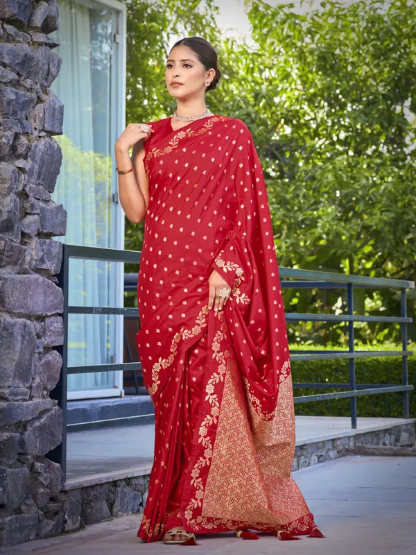 Manohari_Womens_Most_Trendy_Banarasi_Satin_Silk_Woven_Red_Saree_With_Heavy_Jacquard_Work_Saree_With_Blouse_Piece