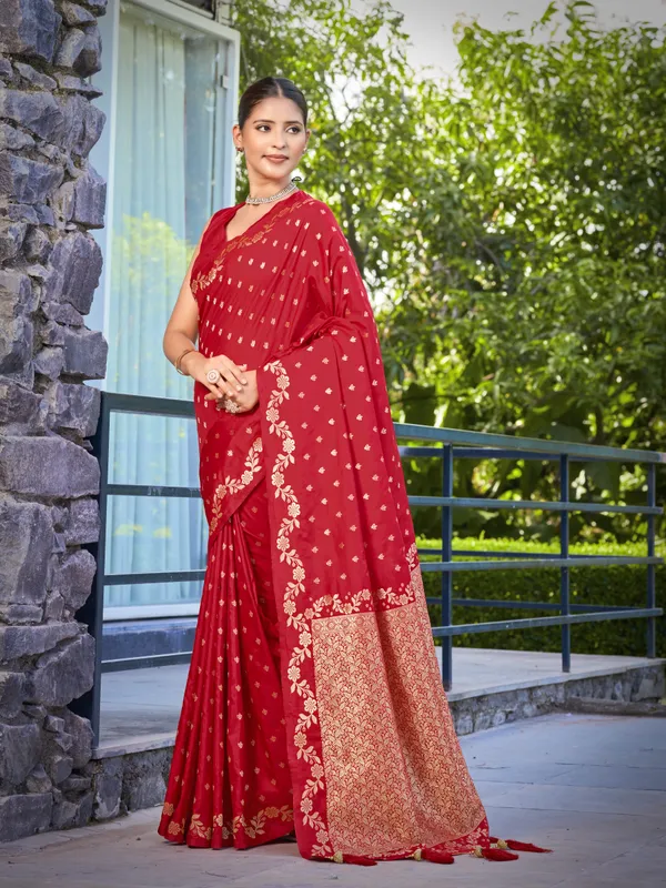 Manohari_Womens_Most_Trendy_Banarasi_Satin_Silk_Woven_Red_Saree_With_Heavy_Jacquard_Work_Saree_With_Blouse_Piece