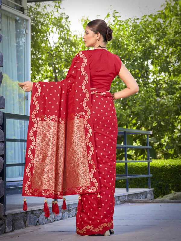 Manohari_Womens_Most_Trendy_Banarasi_Satin_Silk_Woven_Red_Saree_With_Heavy_Jacquard_Work_Saree_With_Blouse_Piece