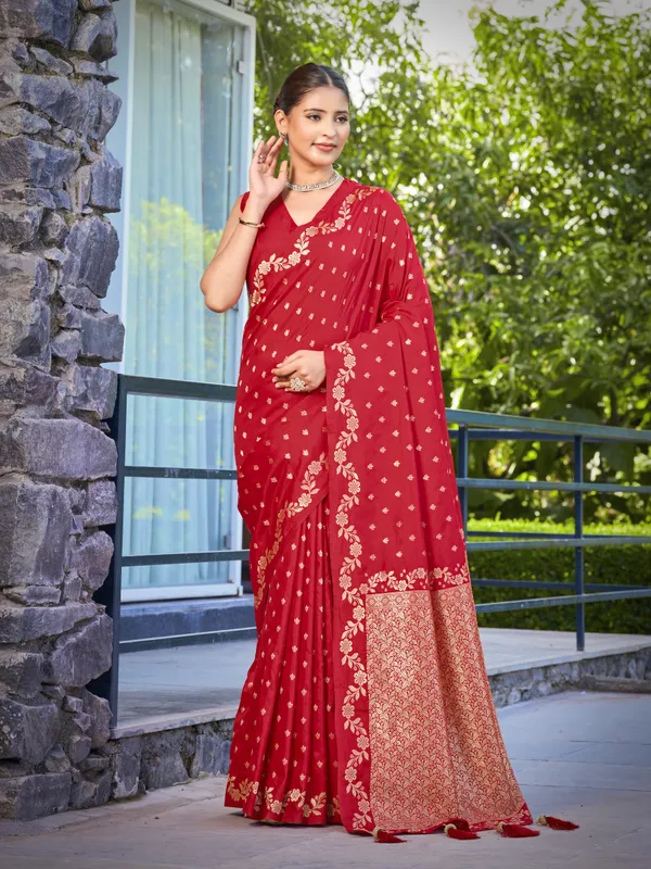 Manohari_Womens_Most_Trendy_Banarasi_Satin_Silk_Woven_Red_Saree_With_Heavy_Jacquard_Work_Saree_With_Blouse_Piece