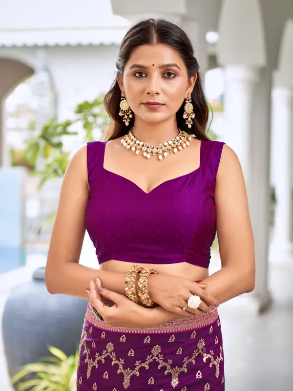 Manohari_Womens_Most_Trendy_Banarasi_Satin_Silk_Woven_Wine_Purple_And_Dark_Pink_Saree_With_Heavy_Jacquard_Work_Saree_With_Blouse_Piece