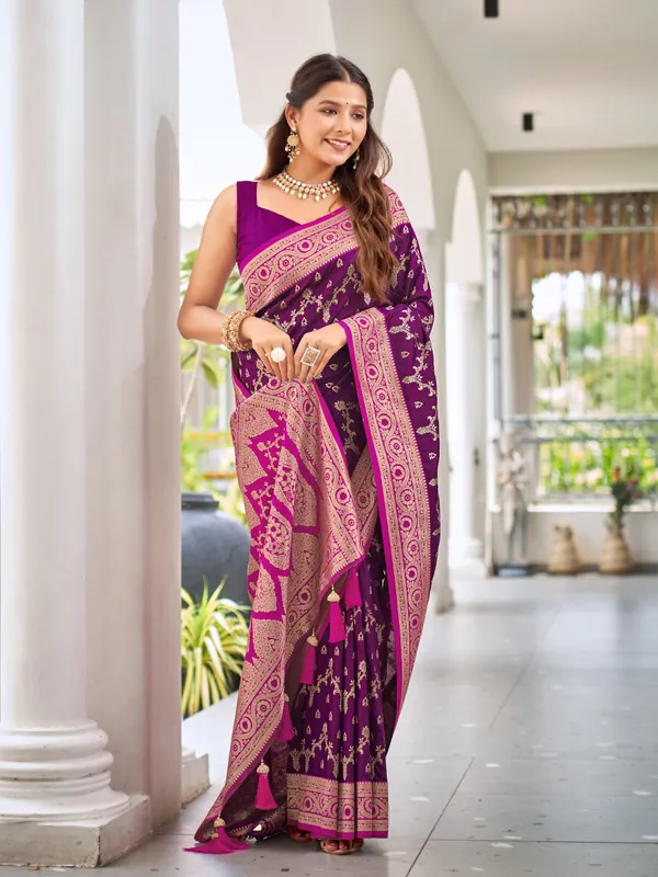 Manohari_Womens_Most_Trendy_Banarasi_Satin_Silk_Woven_Wine_Purple_And_Dark_Pink_Saree_With_Heavy_Jacquard_Work_Saree_With_Blouse_Piece