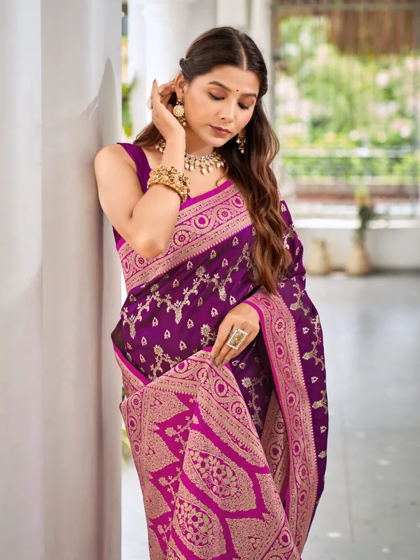 Manohari_Womens_Most_Trendy_Banarasi_Satin_Silk_Woven_Wine_Purple_And_Dark_Pink_Saree_With_Heavy_Jacquard_Work_Saree_With_Blouse_Piece