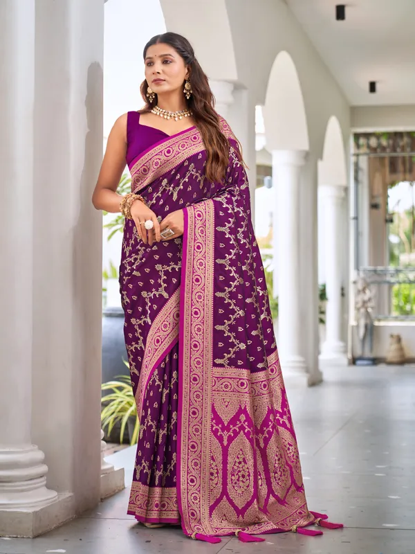 Manohari_Womens_Most_Trendy_Banarasi_Satin_Silk_Woven_Wine_Purple_And_Dark_Pink_Saree_With_Heavy_Jacquard_Work_Saree_With_Blouse_Piece