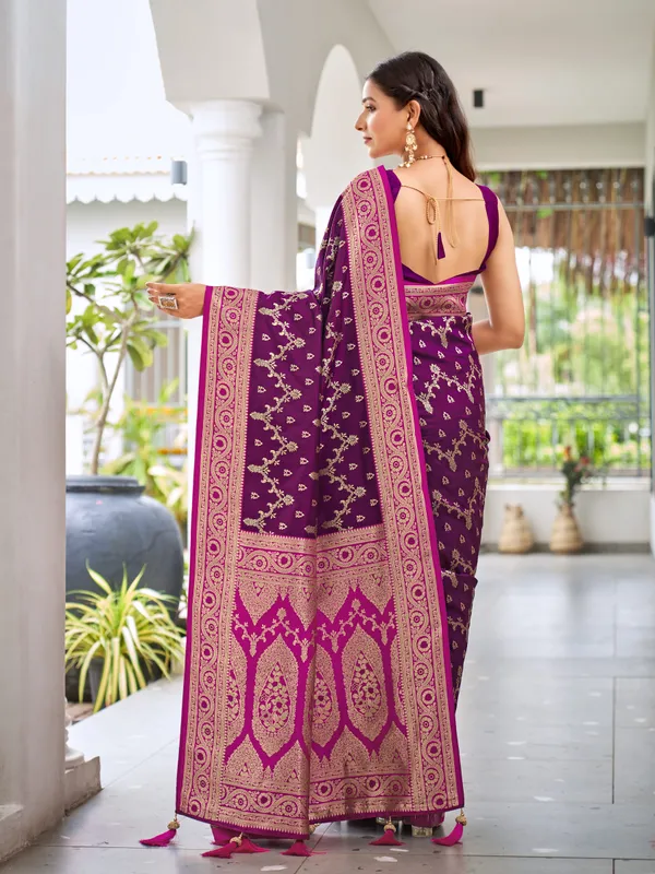 Manohari_Womens_Most_Trendy_Banarasi_Satin_Silk_Woven_Wine_Purple_And_Dark_Pink_Saree_With_Heavy_Jacquard_Work_Saree_With_Blouse_Piece