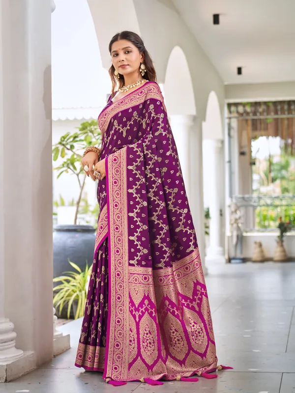 Manohari_Womens_Most_Trendy_Banarasi_Satin_Silk_Woven_Wine_Purple_And_Dark_Pink_Saree_With_Heavy_Jacquard_Work_Saree_With_Blouse_Piece