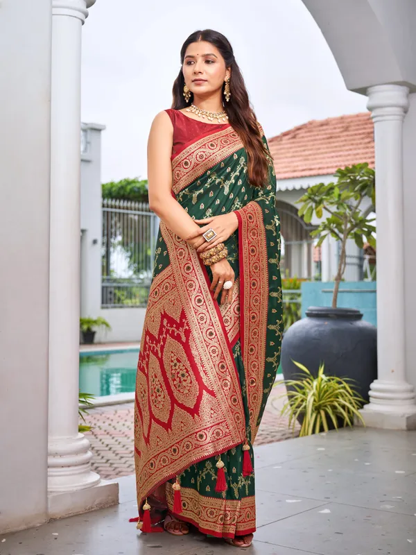 Manohari_Womens_Most_Trendy_Banarasi_Satin_Silk_Woven_Green_And_Red_Saree_With_Heavy_Jacquard_Work_Saree_With_Blouse_Piece