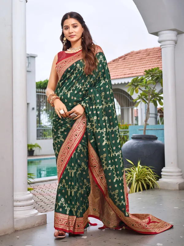 Manohari_Womens_Most_Trendy_Banarasi_Satin_Silk_Woven_Green_And_Red_Saree_With_Heavy_Jacquard_Work_Saree_With_Blouse_Piece