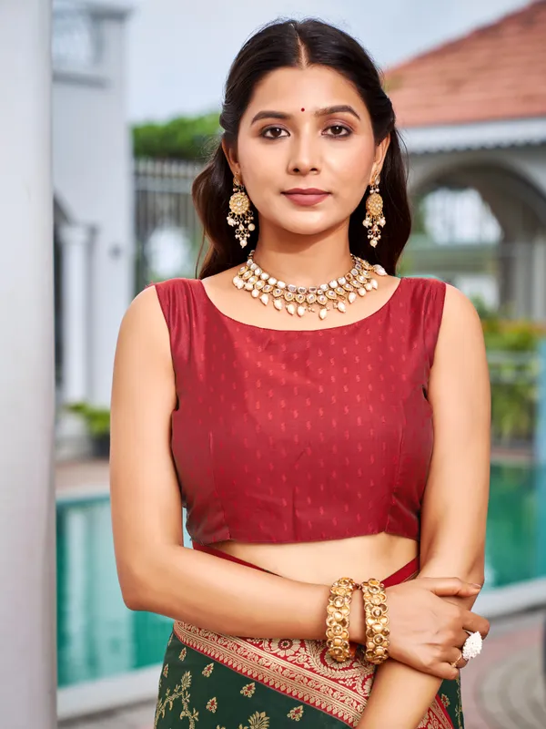 Manohari_Womens_Most_Trendy_Banarasi_Satin_Silk_Woven_Green_And_Red_Saree_With_Heavy_Jacquard_Work_Saree_With_Blouse_Piece