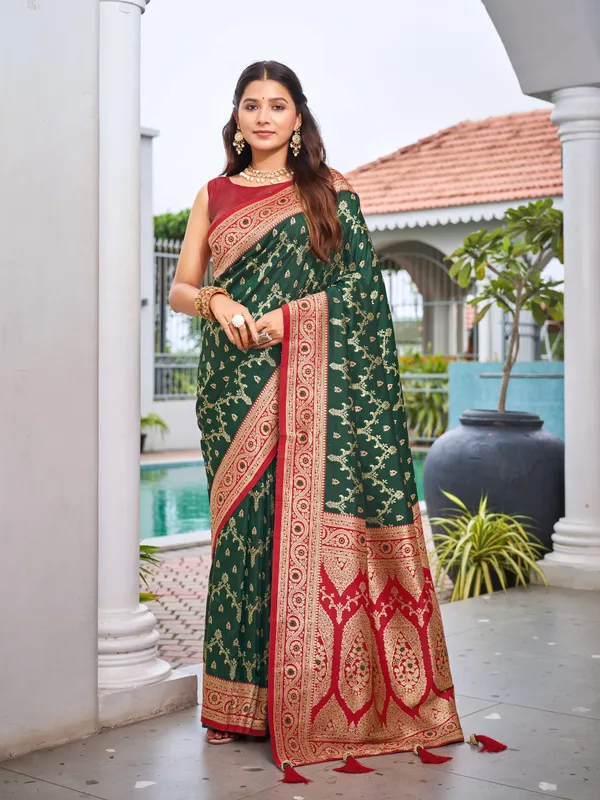 Manohari_Womens_Most_Trendy_Banarasi_Satin_Silk_Woven_Green_And_Red_Saree_With_Heavy_Jacquard_Work_Saree_With_Blouse_Piece