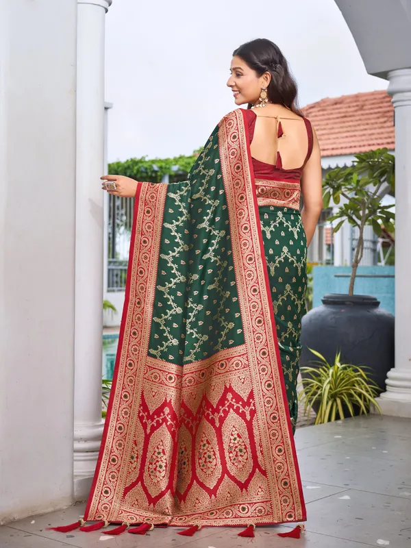 Manohari_Womens_Most_Trendy_Banarasi_Satin_Silk_Woven_Green_And_Red_Saree_With_Heavy_Jacquard_Work_Saree_With_Blouse_Piece