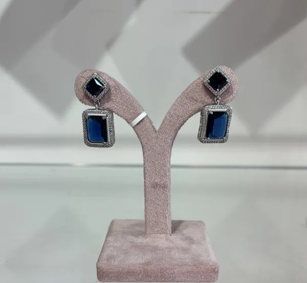 Elegant_Blue_Sapphire_Rectangular_Drop_Earrings