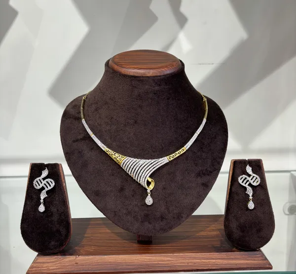 Elegant_American_Diamond_Necklace_Set_With_Matching_Earrings