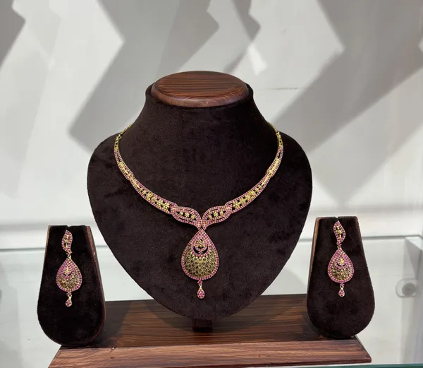 Ruby_And_Gold_Studded_Teardrop_Necklace_Set_With_Matching_Earrings