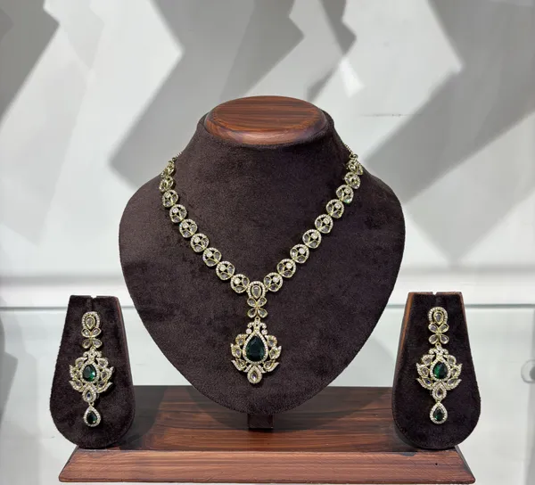 Traditional_Kundan_Style_Necklace_Set_With_Green_Stone_Pendant_And_Matching_Earrings
