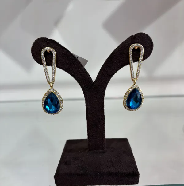 Elegant_Blue_Teardrop_Stone_Earrings_With_Crystal_Embellishments