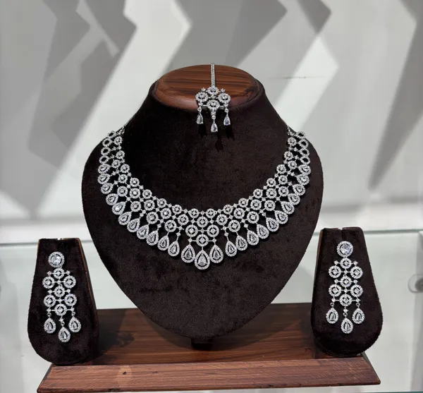 American_Diamond_Bridal_Necklace_Set_With_Earrings_And_Maang_Tikka