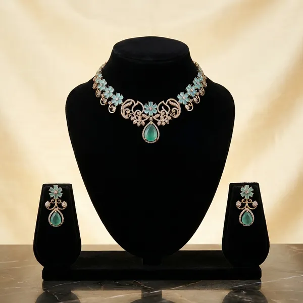 Antique_Gold_Toned_Embellished_Necklace_Set_With_Green_Stone