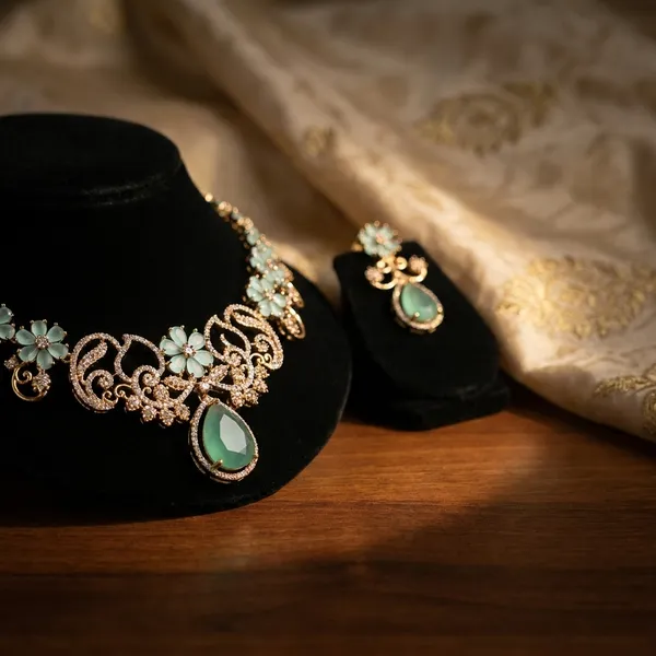 Antique_Gold_Toned_Embellished_Necklace_Set_With_Green_Stone