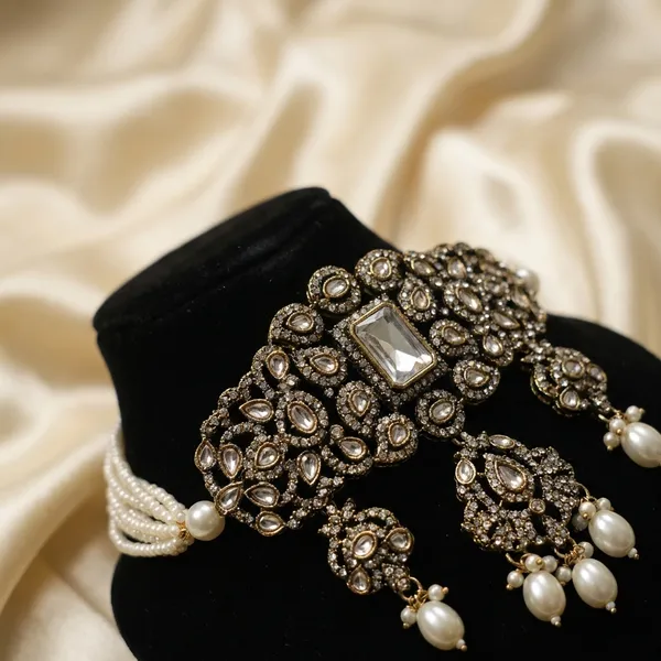 Silver_Embellished_Cap_With_Crystal_Brooch_Set_Traditional_Ornamental_Design
