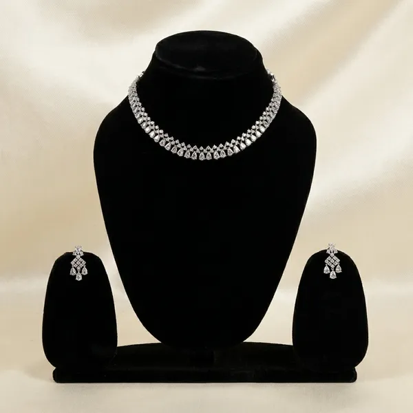 Silver_Elegant_Necklace_Set_For_Women