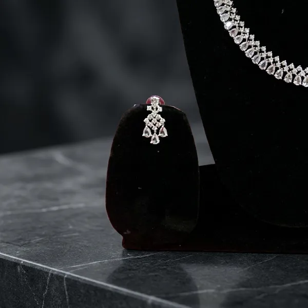 Silver_Elegant_Necklace_Set_For_Women
