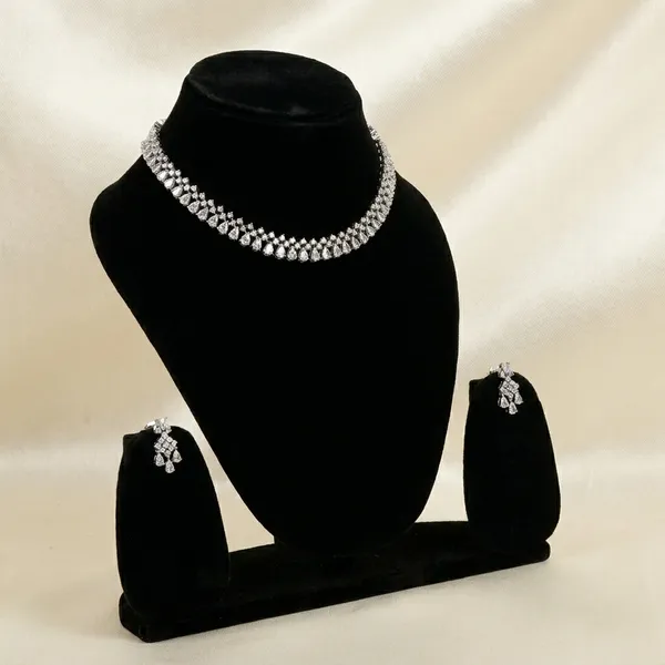 Silver_Elegant_Necklace_Set_For_Women
