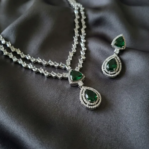 Elegant_Green_Stone_Silver_Tone_Necklace_Set_With_Matching_Earrings