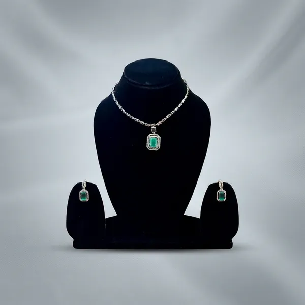 Silver_And_Green_Stone_Necklace_Set_For_Women