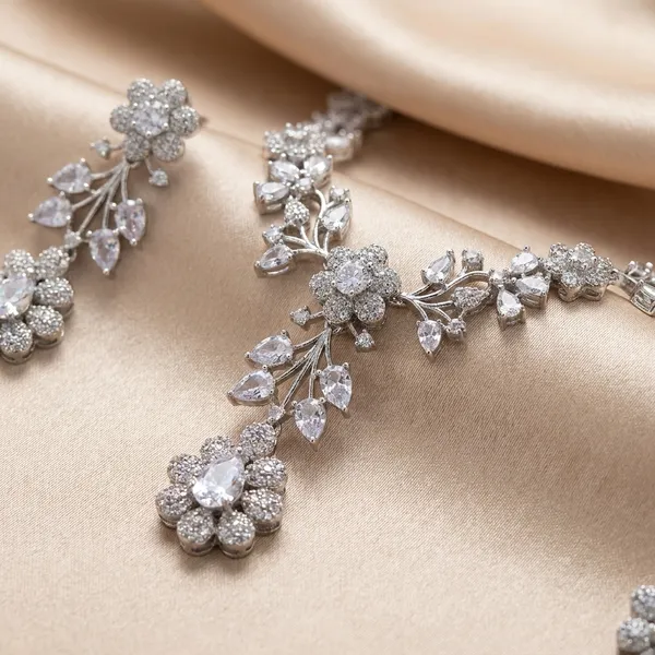 Silver_Elegant_Necklace_Set_With_Earrings_For_Women