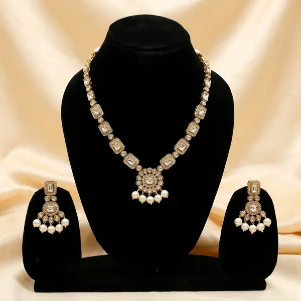 Traditional_Kundan_Necklace_With_Pearl_Drop_Pendant
