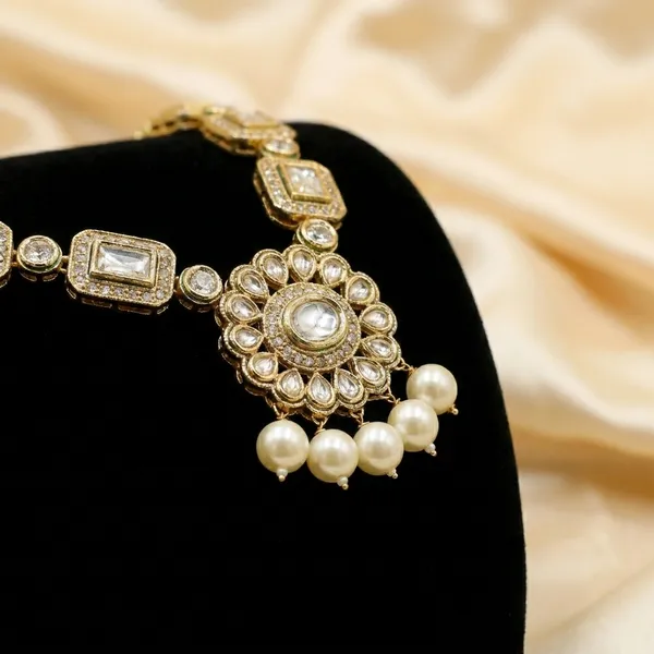 Traditional_Kundan_Necklace_With_Pearl_Drop_Pendant