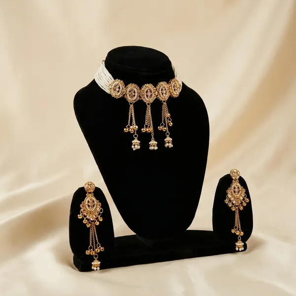 Traditional_Gold_Toned_Kundan_Choker_Necklace_Set_With_Earrings