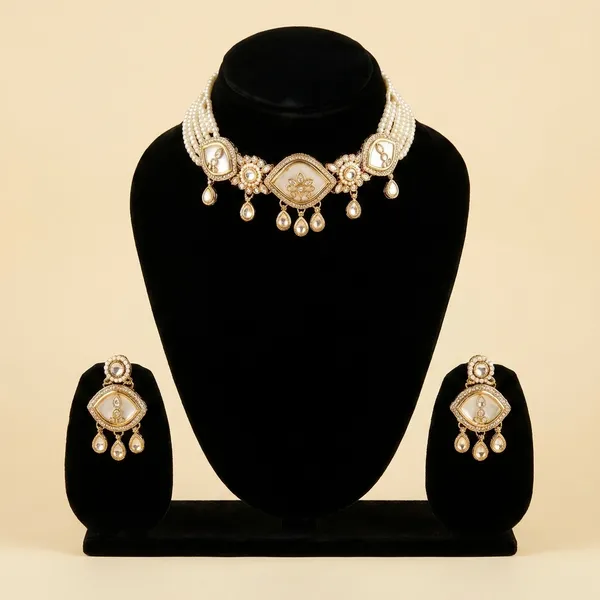 Gold_Toned_Traditional_Kundan_Jewellery_Set_Necklace,_Earrings_&_Maang_Tikka
