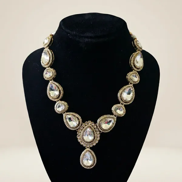 Elegant_Teardrop_Stone_Necklace_With_Silver_Tone_Accents