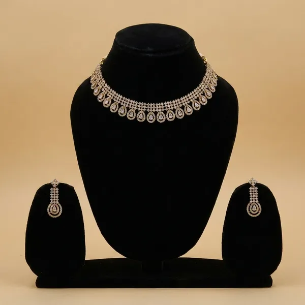 Elegant_Golden_Necklace_With_Earrings_Set_For_Women