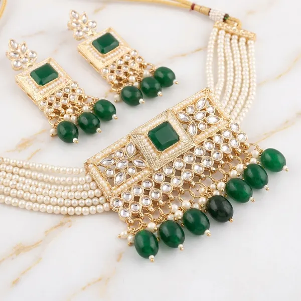 Golden_Elegant_Necklace_Set_With_Green_Stone_For_Women