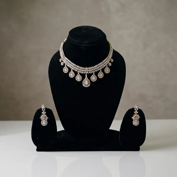 Golden_Traditional_Necklace_Set_With_Earrings