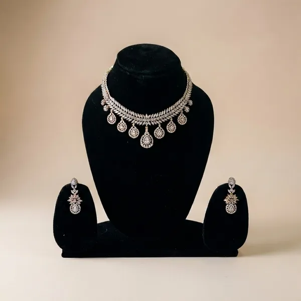 Golden_Traditional_Necklace_Set_With_Earrings