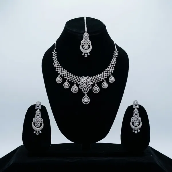 American_Diamond_Necklace_Set_With_Matching_Earrings_And_Maang_Tikka