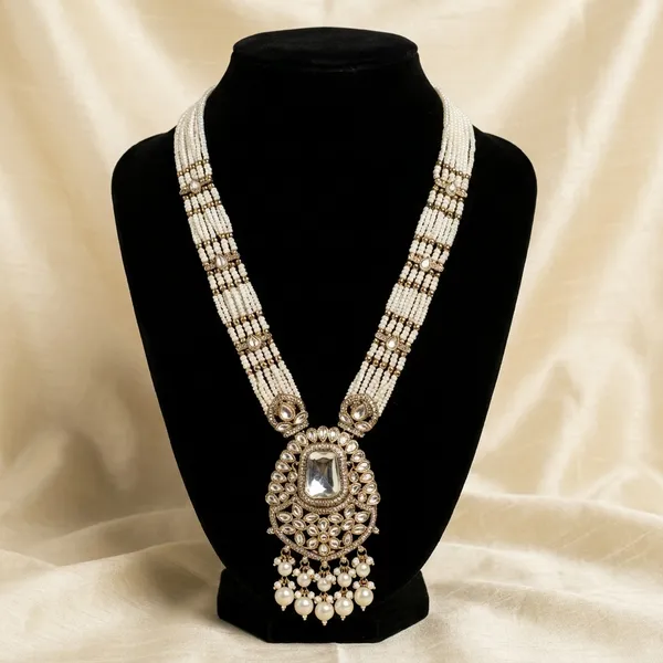 Elegant_Silver_Toned_Crystal_Necklace_With_Ornate_Pendant